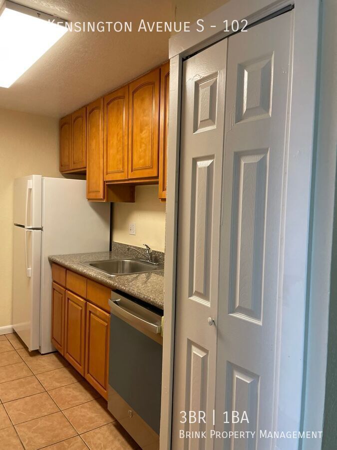 Great Remodeled 3 Bedroom Apartment Home - Convenient Location property image