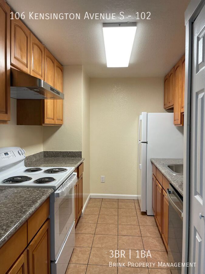 Great Remodeled 3 Bedroom Apartment Home - Convenient Location property image
