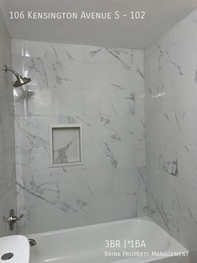 Great Remodeled 3 Bedroom Apartment Home - Convenient Location property image