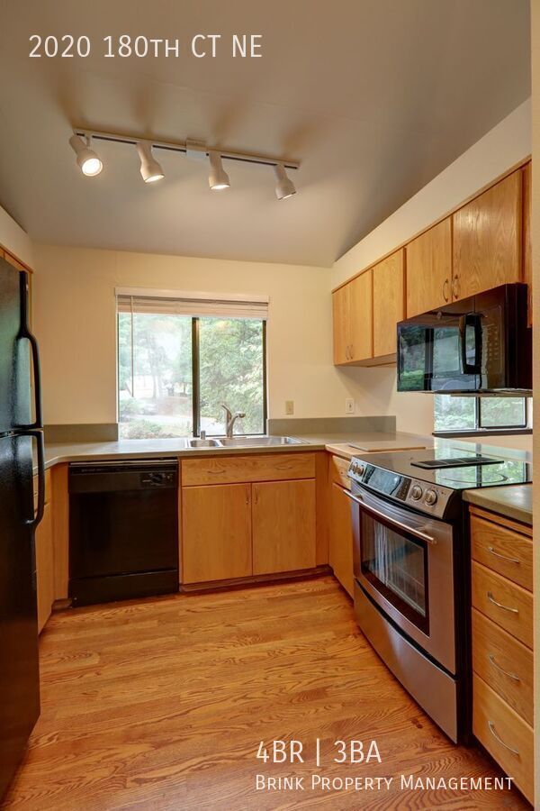 Spacious 4BR 2.75BA Tri-level home in quiet Cedar Lane Estates property image