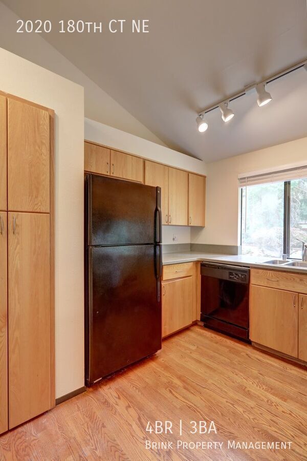 Spacious 4BR 2.75BA Tri-level home in quiet Cedar Lane Estates property image
