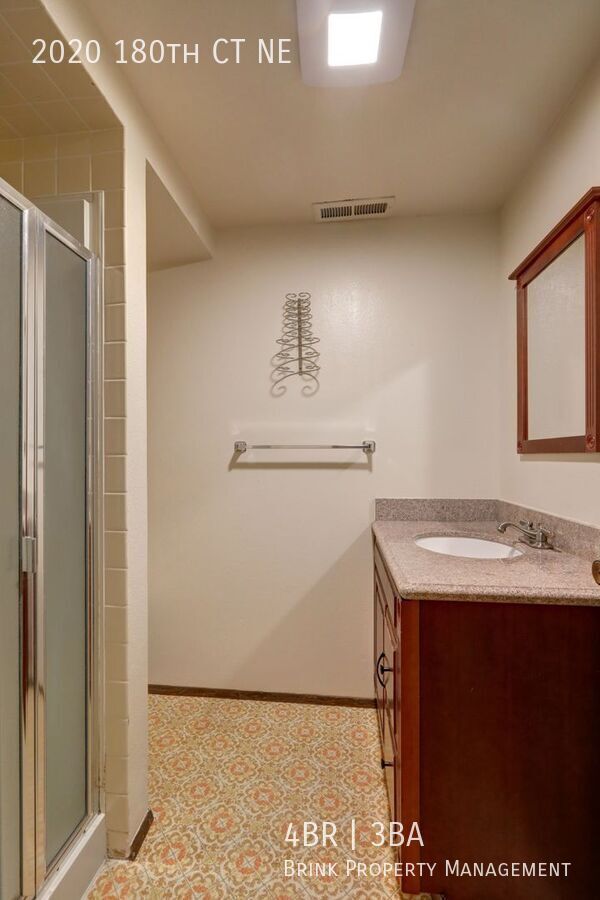 Spacious 4BR 2.75BA Tri-level home in quiet Cedar Lane Estates property image