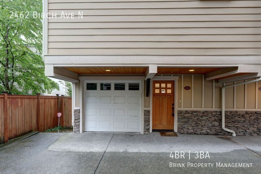 Grand 4 bedroom /2.5-bathroom Townhome w/ Sweeping Views of Lake Union & Cascades! property image