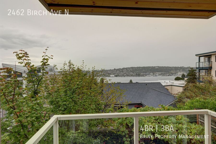 Grand 4 bedroom /2.5-bathroom Townhome w/ Sweeping Views of Lake Union & Cascades! property image