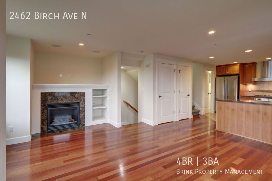 Grand 4 bedroom /2.5-bathroom Townhome w/ Sweeping Views of Lake Union & Cascades! property image