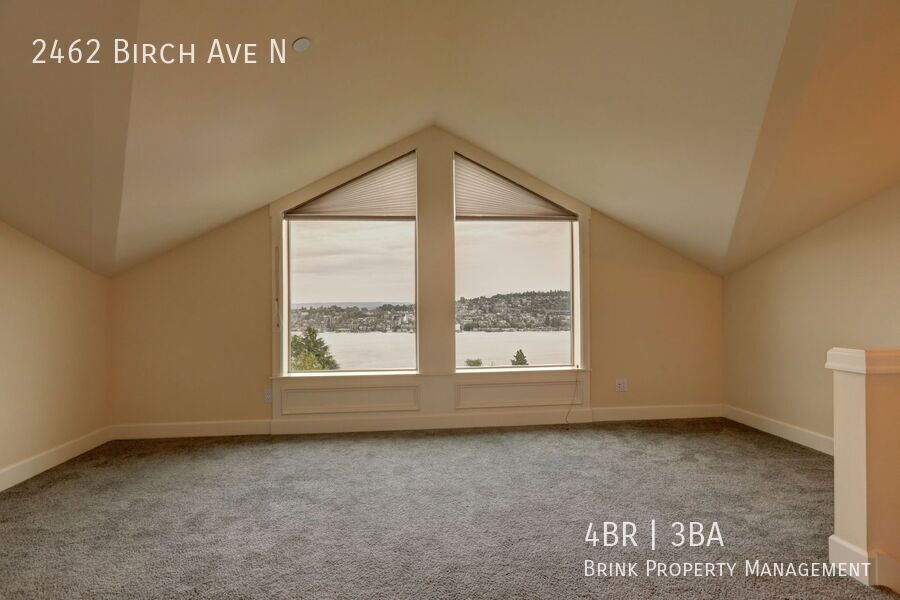 Grand 4 bedroom /2.5-bathroom Townhome w/ Sweeping Views of Lake Union & Cascades! property image