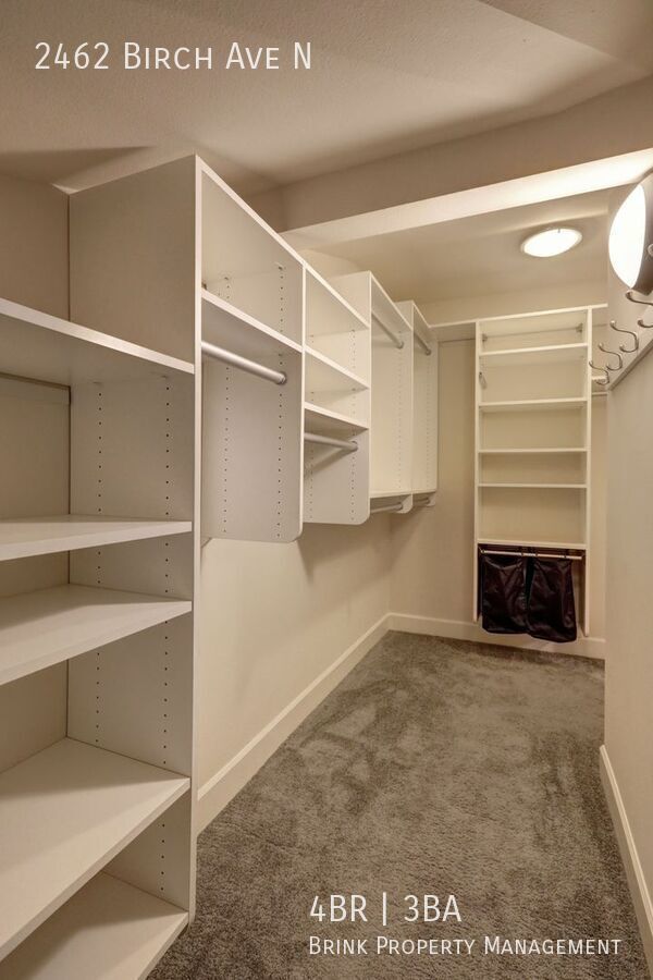 Grand 4 bedroom /2.5-bathroom Townhome w/ Sweeping Views of Lake Union & Cascades! property image