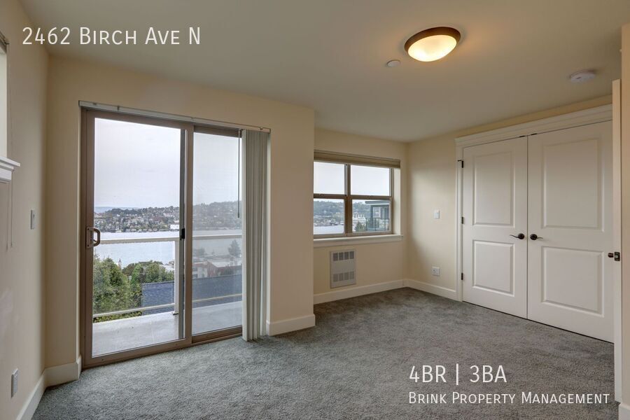 Grand 4 bedroom /2.5-bathroom Townhome w/ Sweeping Views of Lake Union & Cascades! property image