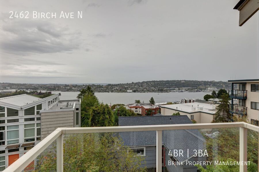 Grand 4 bedroom /2.5-bathroom Townhome w/ Sweeping Views of Lake Union & Cascades! property image