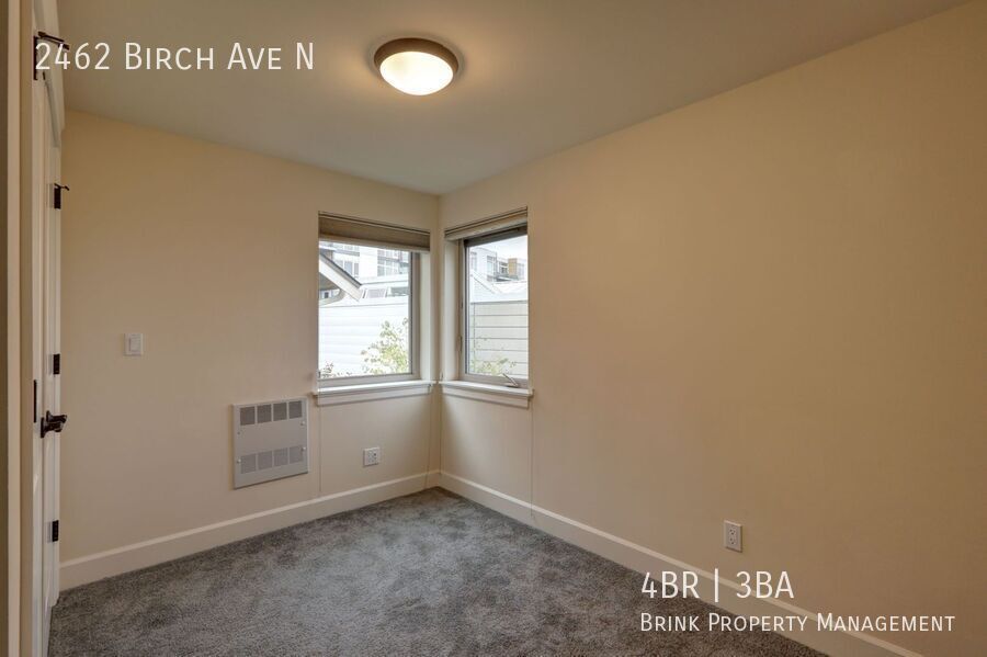 Grand 4 bedroom /2.5-bathroom Townhome w/ Sweeping Views of Lake Union & Cascades! property image