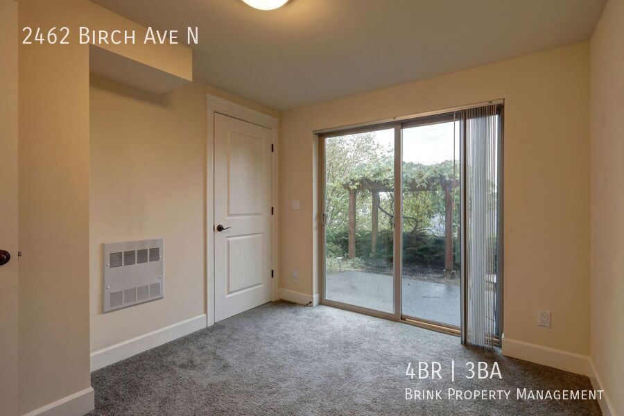 Grand 4 bedroom /2.5-bathroom Townhome w/ Sweeping Views of Lake Union & Cascades! property image