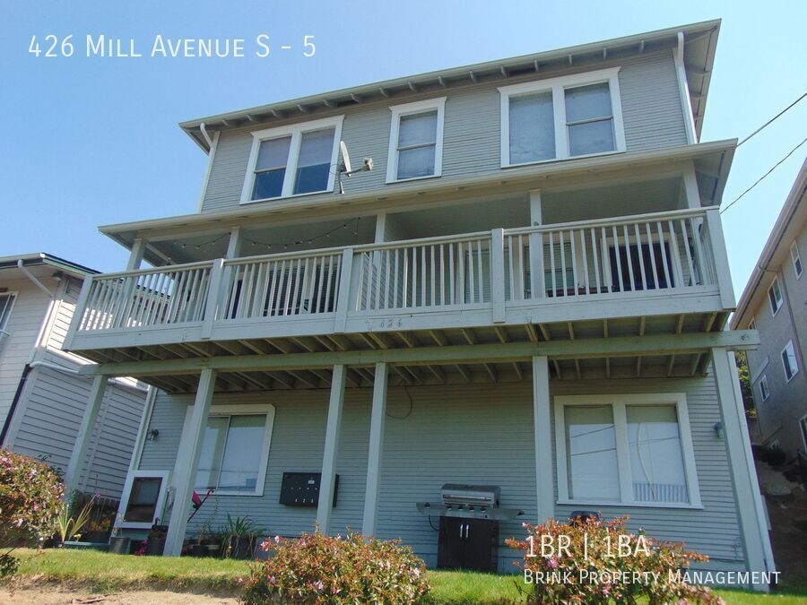 Lovely 1 Bed + Large Bonus Room/1BA  Apartment, Great Location, Great Views! property image