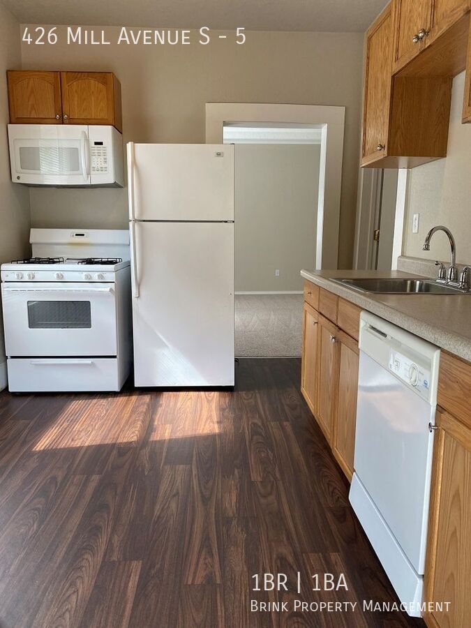 Lovely 1 Bed + Large Bonus Room/1BA  Apartment, Great Location, Great Views! property image