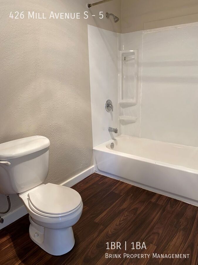 Lovely 1 Bed + Large Bonus Room/1BA  Apartment, Great Location, Great Views! property image