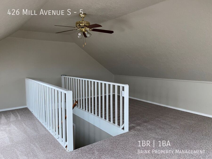 Lovely 1 Bed + Large Bonus Room/1BA  Apartment, Great Location, Great Views! property image